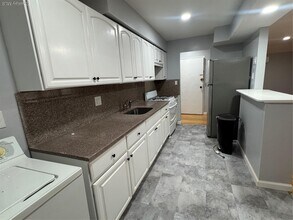 59-43 174th St in Queens, NY - Building Photo - Building Photo