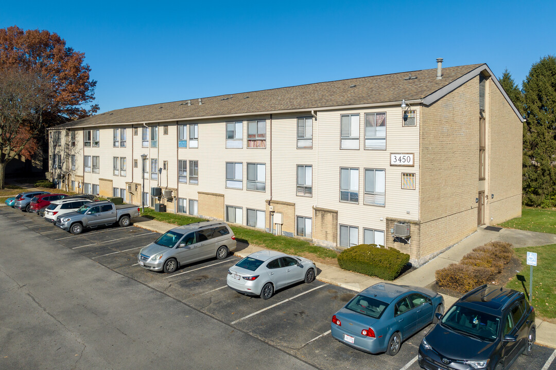 Woodlake Village Apartments in Columbus, OH - Building Photo