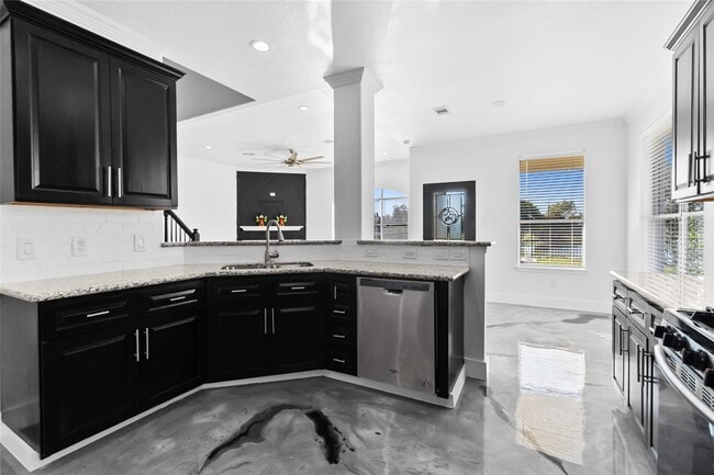 7619 Omaha Dr in Baytown, TX - Building Photo - Building Photo