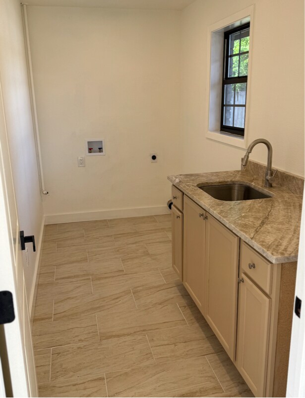 1062 Binns Dr in Monticello, AR - Building Photo - Building Photo