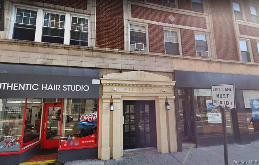 196 Martine Ave in White Plains, NY - Building Photo