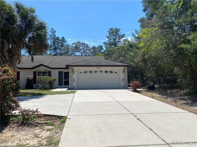 5420 W Oak Park Blvd in Homosassa, FL - Building Photo