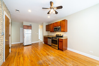 1642 W Greenleaf Ave in Chicago, IL - Building Photo - Building Photo