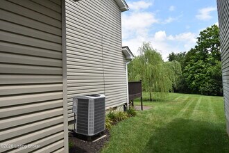10407 Pinoak View Dr in Louisville, KY - Building Photo - Building Photo