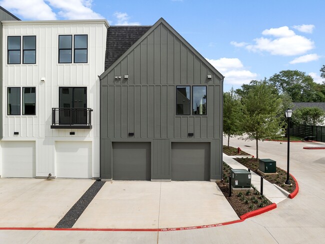 1941 Sawdust Rd in The Woodlands, TX - Foto de edificio - Building Photo