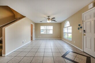 1018 Pegel Ct in Oviedo, FL - Foto de edificio - Building Photo