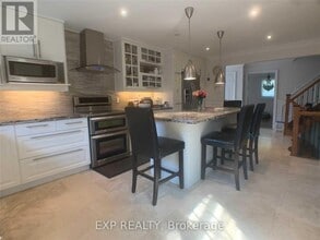 63 Cynthia Crescent in Richmond Hill, ON - Building Photo - Building Photo