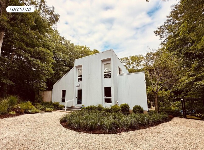 7 N Pass Rd in East Hampton, NY - Building Photo - Building Photo