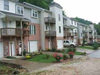 102-120 Wood Ln in Huntington, WV - Foto de edificio - Building Photo