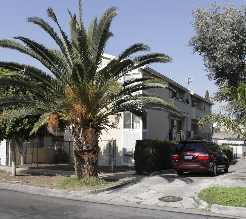 4213 Lockwood Ave in Los Angeles, CA - Building Photo