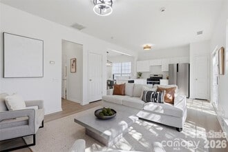 2443 Normancrest Ct in Charlotte, NC - Building Photo - Building Photo