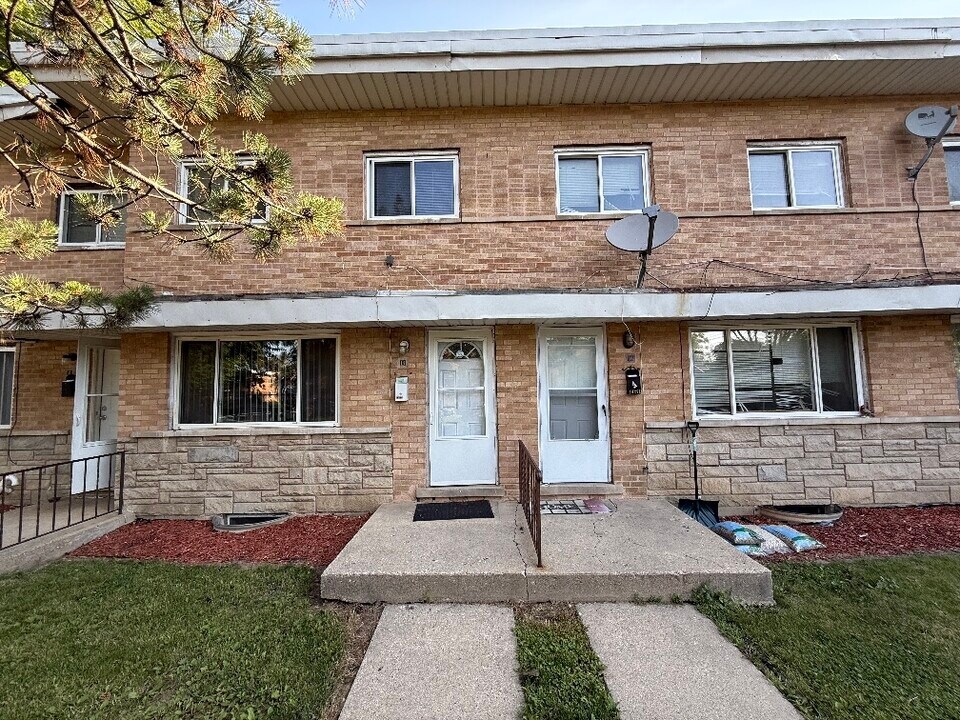 1427 Hervey Ave in North Chicago, IL - Building Photo