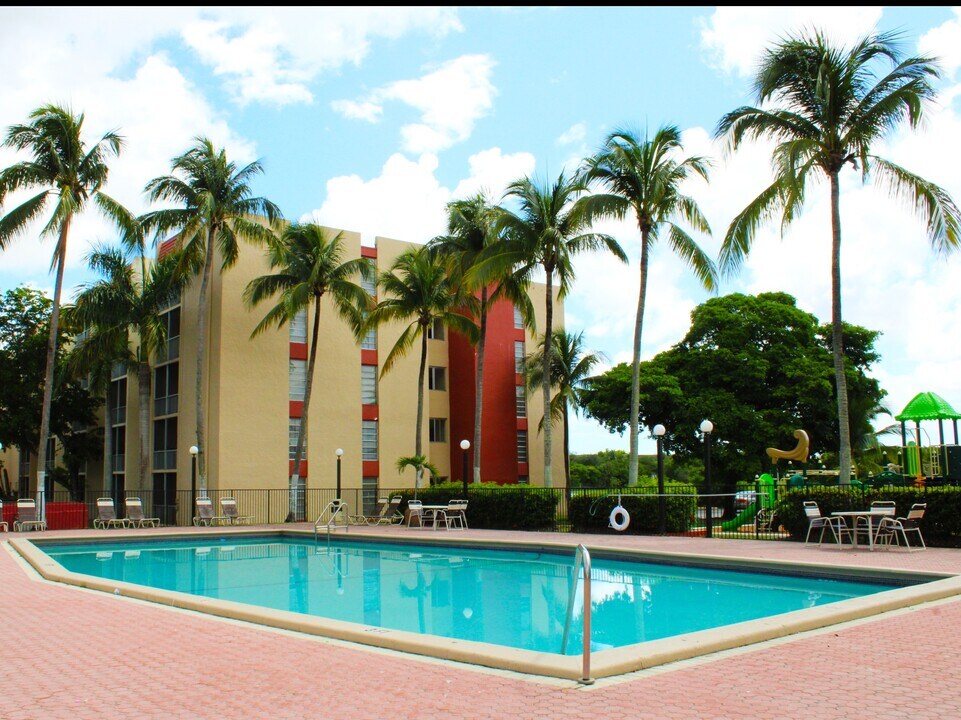 Inverrary 441 Apartments in Fort Lauderdale, FL - Foto de edificio