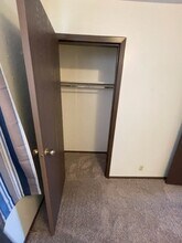 909 E 24th Ave in Hutchinson, KS - Building Photo - Building Photo