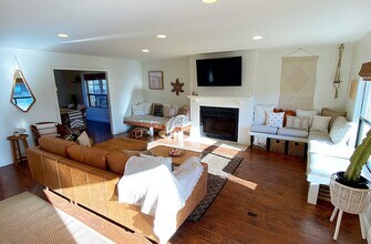 837 4th St, Unit Main in Encinitas, CA - Building Photo - Building Photo