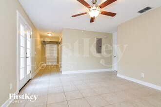 8006 La Serena Dr in Tampa, FL - Building Photo - Building Photo