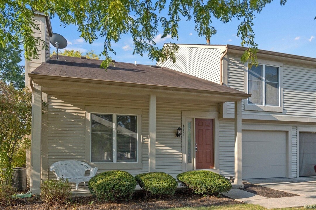 6104 Crofton Dr in Fort Wayne, IN - Building Photo