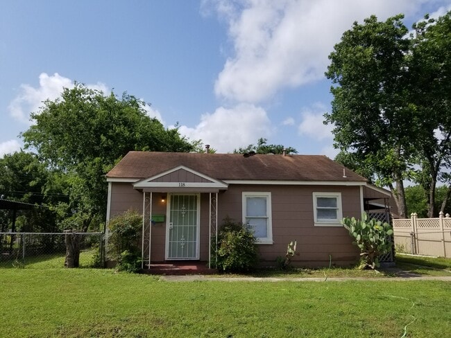 property at 118 Glamis Ave