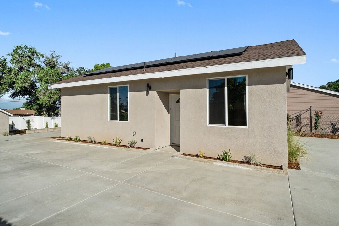 1318 Malachite Ave-Unit -Unit C in Mentone, CA - Building Photo