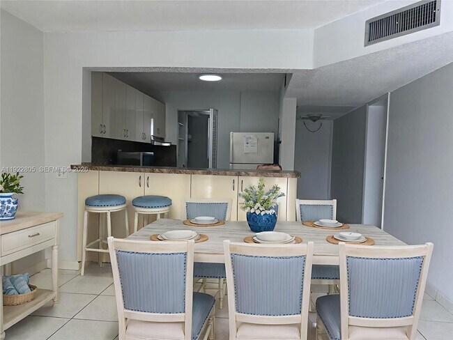 7920 N Colony Cir in Tamarac, FL - Foto de edificio - Building Photo