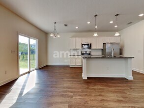 8481 Highfield Ave in Jacksonville, FL - Foto de edificio - Building Photo