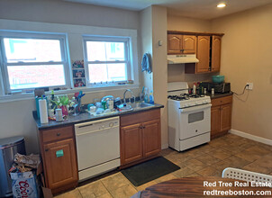 289 Foster St, Unit 1 in Boston, MA - Foto de edificio - Building Photo