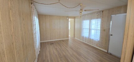 745 Bottle Brush Ct in Leesburg, FL - Building Photo - Building Photo