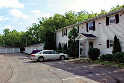 Walnut Street Apartments in Oregon, WI - Foto de edificio