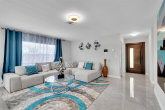 7506 SW 7th Ct in North Lauderdale, FL - Building Photo - Building Photo