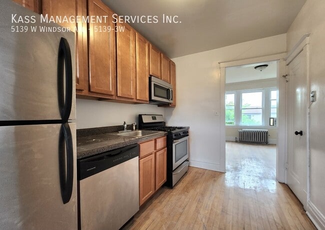 property at 5139 W Windsor Ave