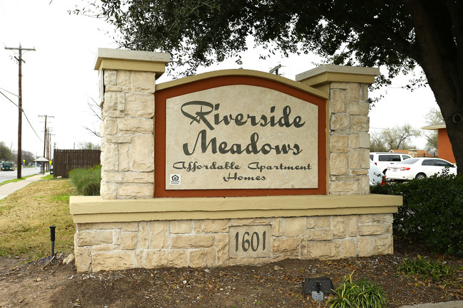 Riverside Meadows in Austin, TX - Foto de edificio - Building Photo