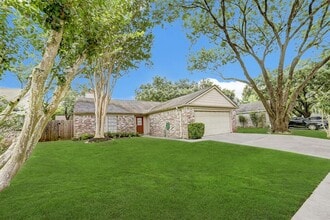 2615 Lively Ln in Sugar Land, TX - Building Photo - Building Photo