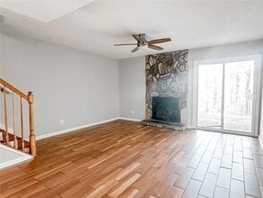 2498 Hidden Cove Ct in Gainesville, GA - Foto de edificio - Building Photo