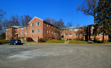 Cedar Hill Garden in Irvington, NY - Foto de edificio - Building Photo