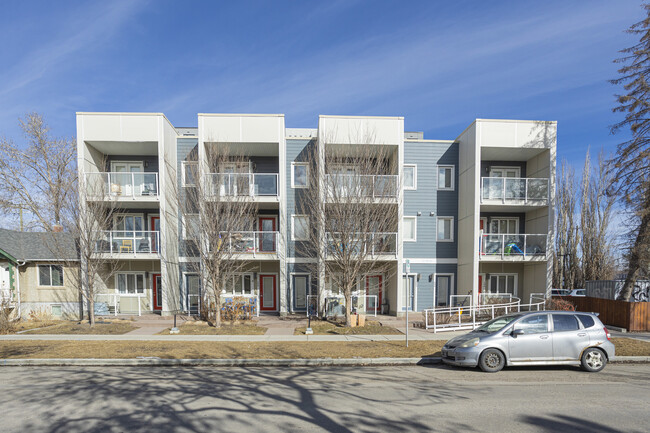 210 15 Av NE in Calgary, AB - Building Photo - Building Photo