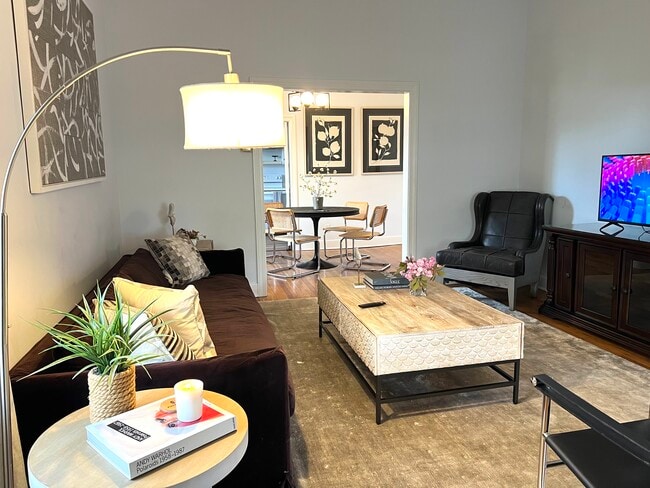 250 E Market St, Unit Apt 2 in Bethlehem, PA - Foto de edificio - Building Photo