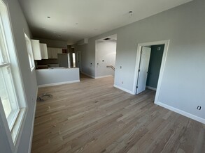 127 Cross St, Unit 126-6 in Somerville, MA - Building Photo - Building Photo