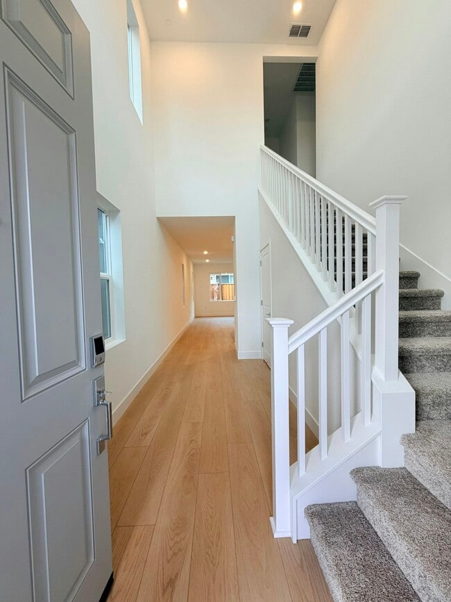 325 N Paso Robles Dr in Mountain House, CA - Building Photo - Building Photo