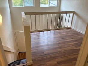 921 W 4th Ave, Unit F in Eugene, OR - Building Photo - Building Photo