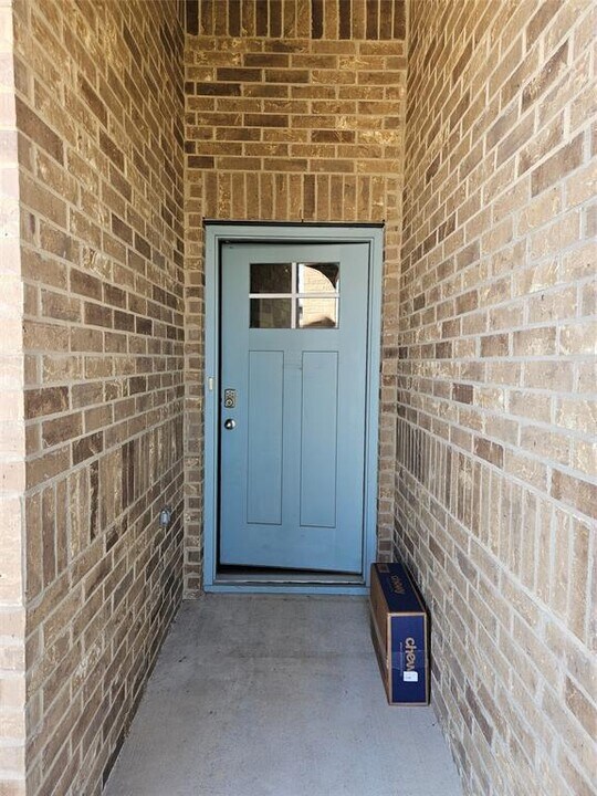 110 Marimoor Dr in Hutto, TX - Building Photo