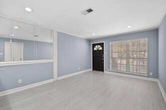 805 Wax Myrtle Ln in Houston, TX - Building Photo - Building Photo