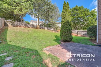 570 Lullingstone Dr SE in Marietta, GA - Building Photo - Building Photo