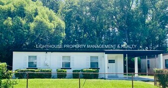 2414 Lantana Ave in Jacksonville, FL - Building Photo