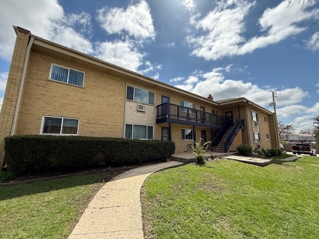 593 Park Plaza in Glen Ellyn, IL - Building Photo