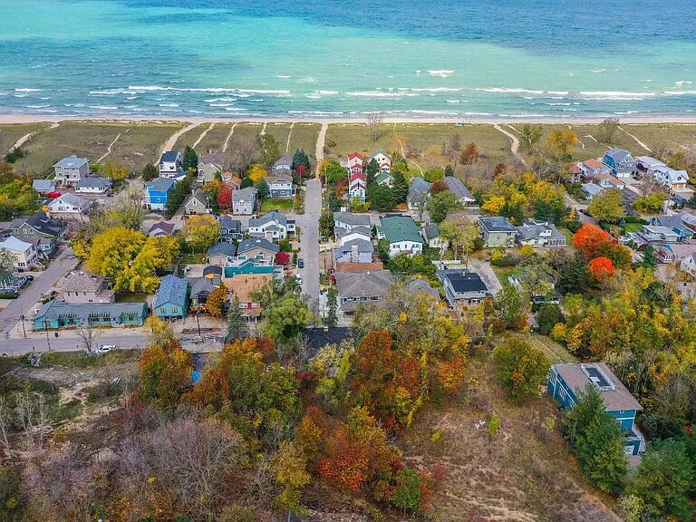 511 Lake Shore Dr in Michigan City, IN - Building Photo
