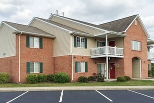 PINE GROVE APARTMENTS in Bluffton, IN - Building Photo