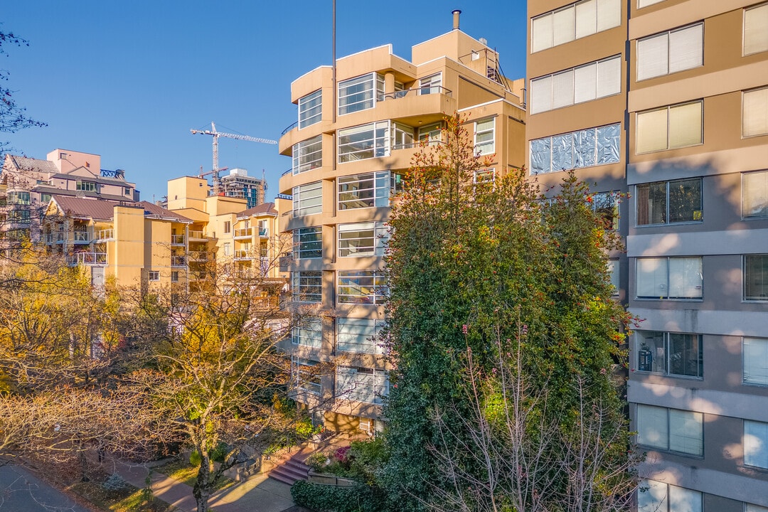 Lord Young Terrace in Vancouver, BC - Building Photo