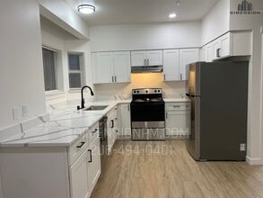 Heart of Renton! Amazing 4 bed, 3.5 bath Renton townhome in a desirable location! Easy self showi... in Renton, WA - Building Photo - Interior Photo