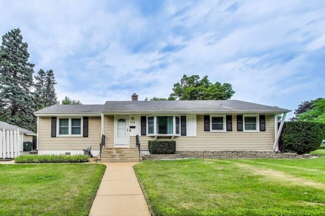 property at 252 S Plum Grove Rd