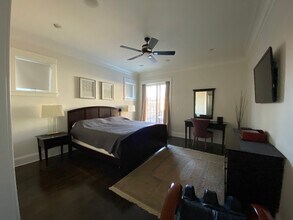 2138 W Roscoe St in Chicago, IL - Foto de edificio - Building Photo